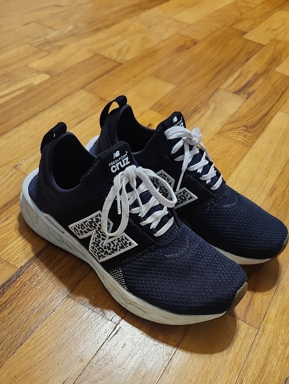 New Balance Fresh Foam Cruz Women's 8 Black and White